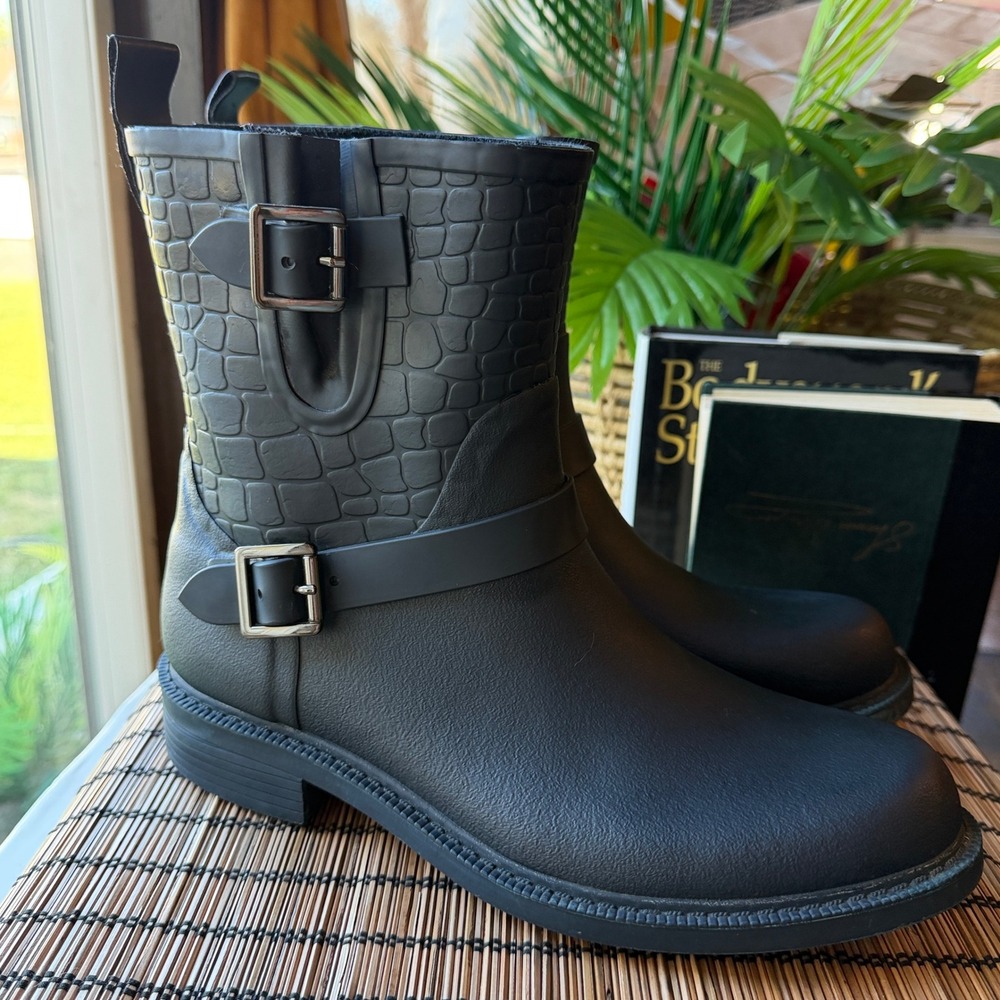 Sam Edelman Womens Black Croc Embossed Moto Rain Boots Matte Buckle Lug Sole 8